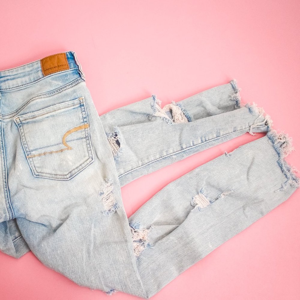 American Eagle Distressed SKinny Jeans